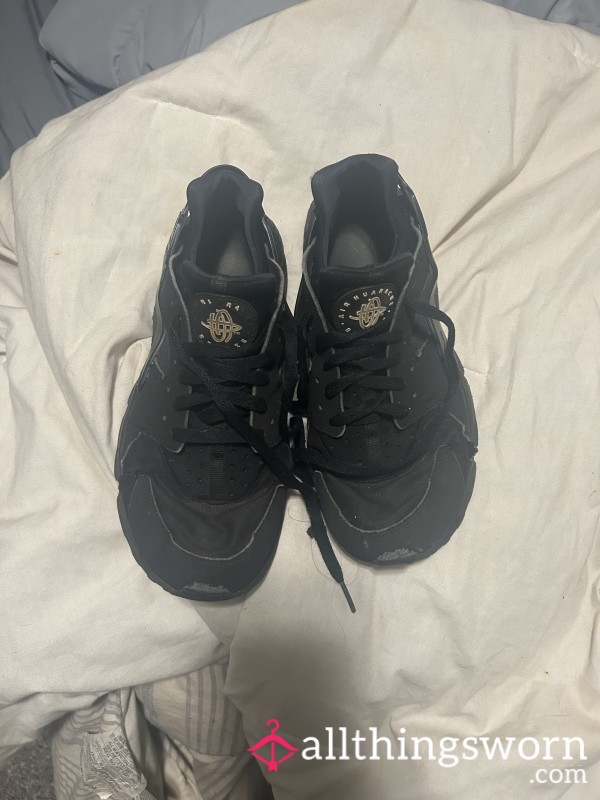 Black Nike Huaraches Very Well Worn