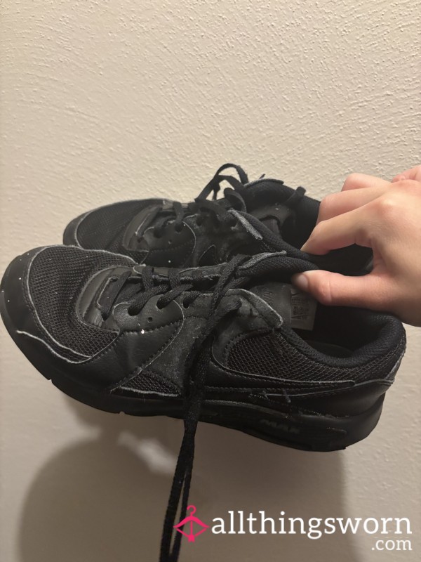 Black Nike Tennis Shoes