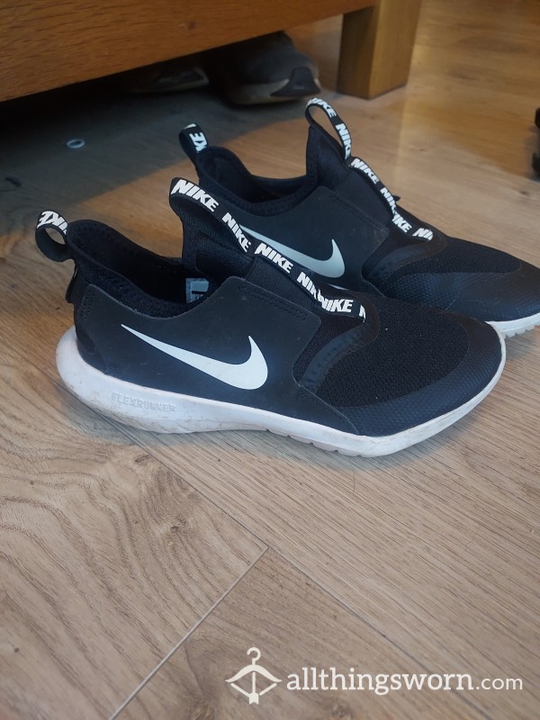 Black Nike Trainers