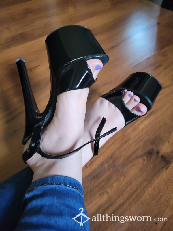 Black Platform Heels 🖤