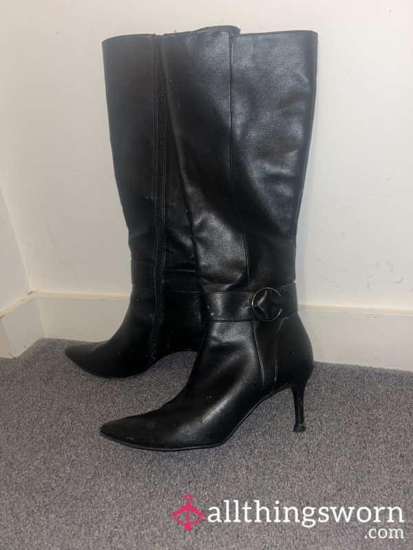 Black Pointed Toe Heeled Boots, Very Wore🤭