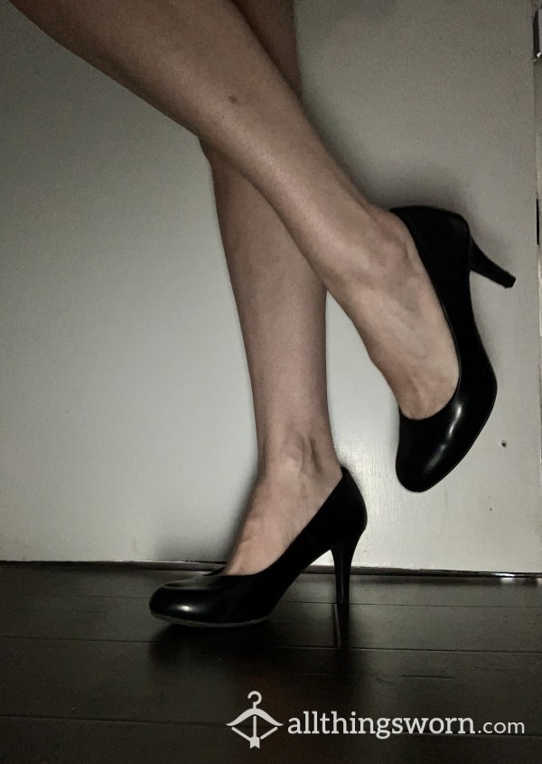 Black Pumps