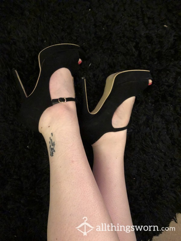 Black Suede T-strap P**p-toe Pumps (US 8.5)