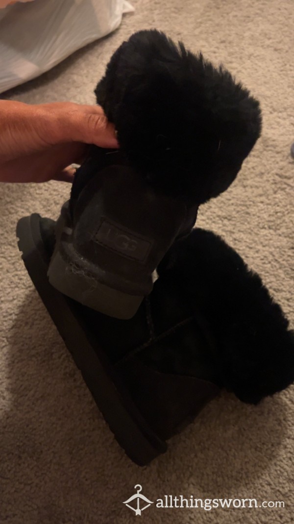 Black Uggs W8