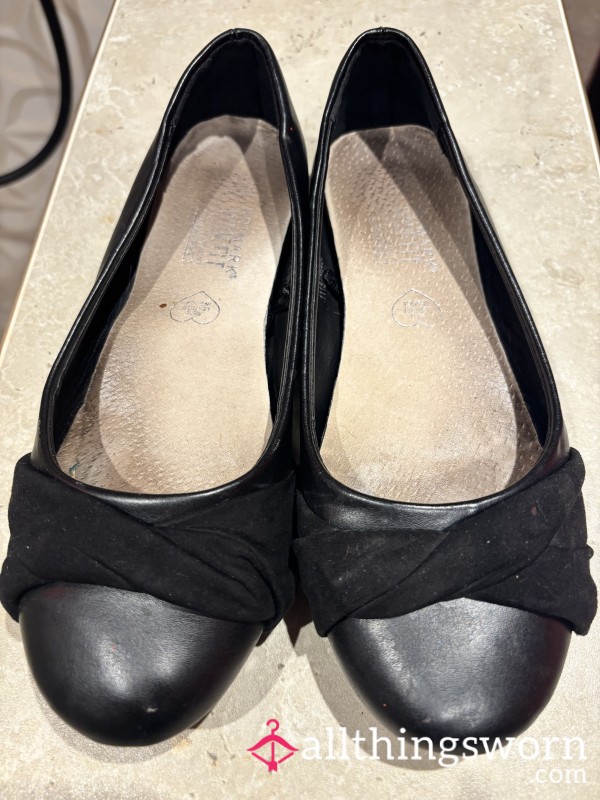 Black Work Flat Shoes In A Size 4 Used Condition