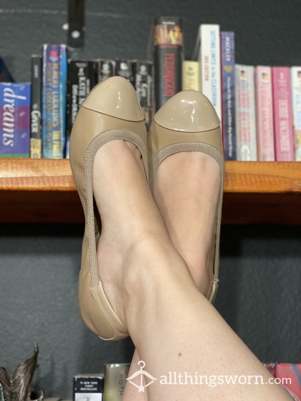 Blonde BBW MILF In Nude DexFlex Comfort Ballet Flats (Sz 10)