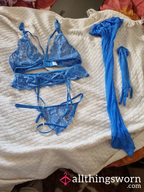 SOLD- Blue 5 Piece Set Including Bra, Panties, Stockings And Gloves 💙