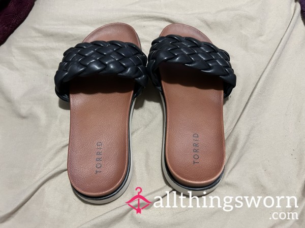 ~BRAIDED BLACK & BROWN SLIDE ON SANDAL~