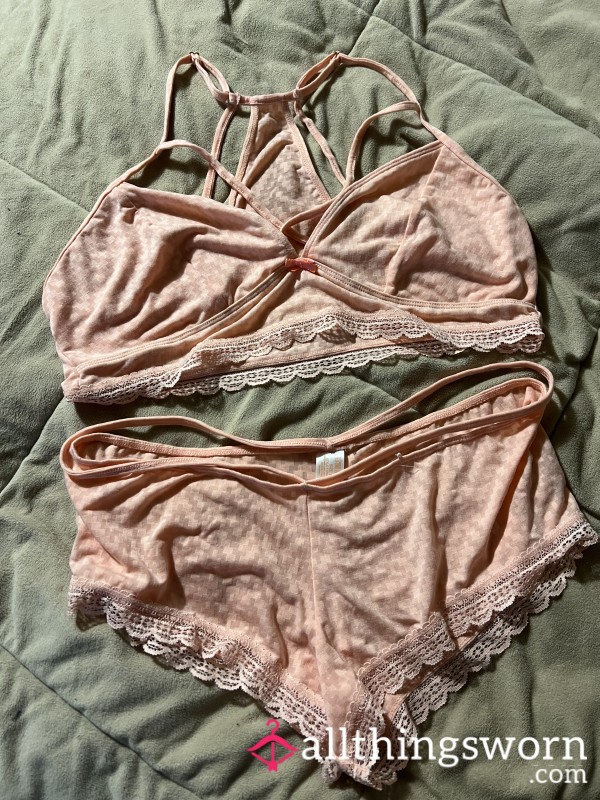 Bralette And Panty Super Soft Comes With Fiveday Wear