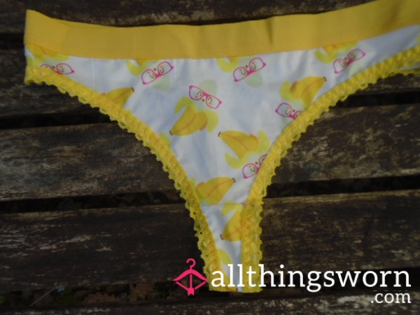 🍌🍌Bright Cheery, Fun Fruit Print Thongs🍌🍌