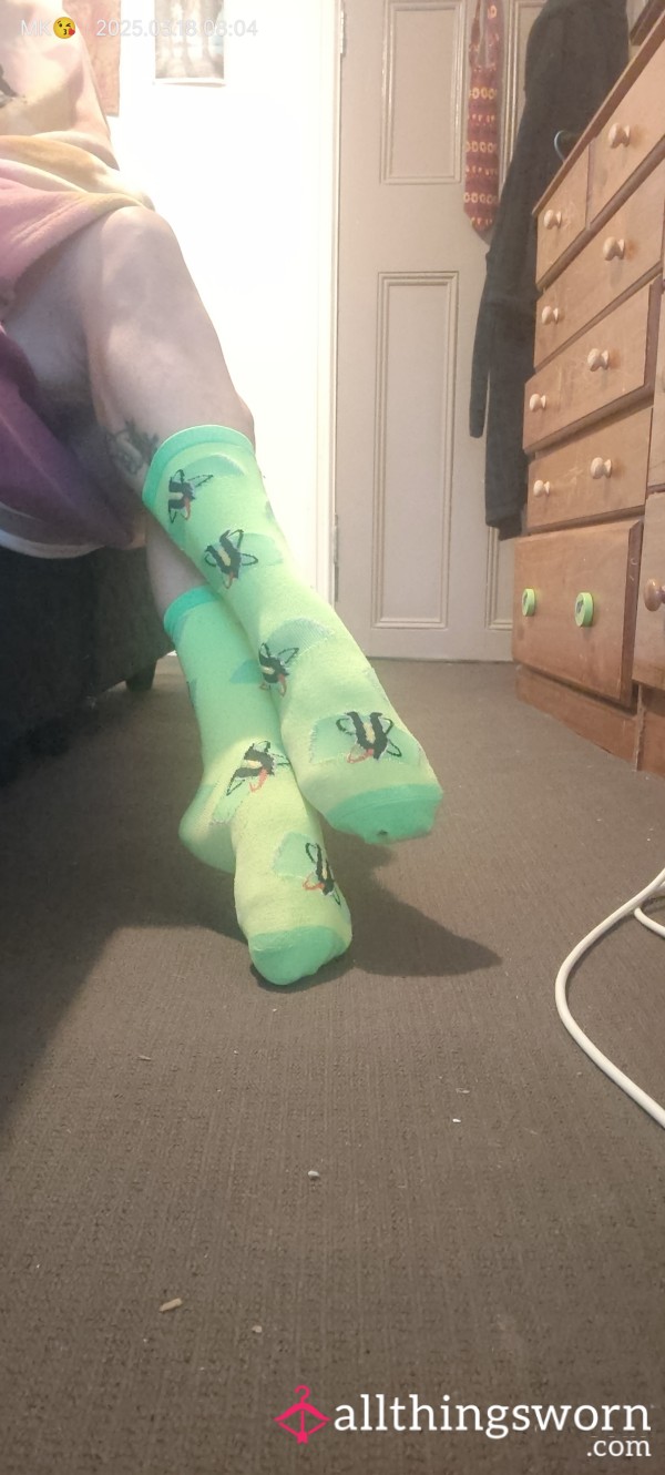 Bright Green V Socks Mid-calf Length