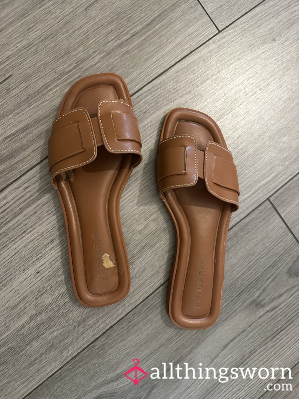 Brown Size 4 Sliders - Very Worn