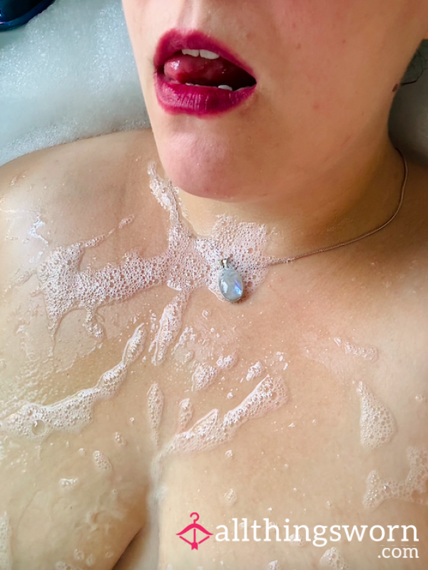 BBW Bubble Bath - Playing With My J-Cup Tits