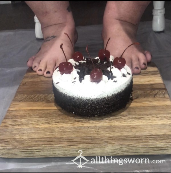 Watch Me SMASH A Cake W/my FEET!