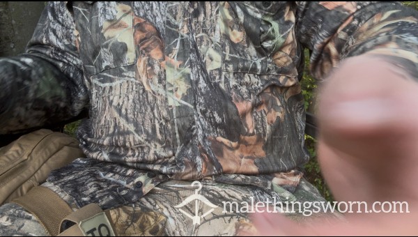 Camo Jerking In A Tree Stand