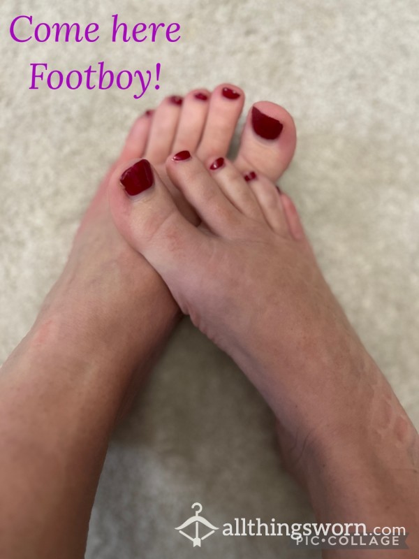 7 Captioned Footb**ch Pics For Simping Footsl*ts To Fawn Over