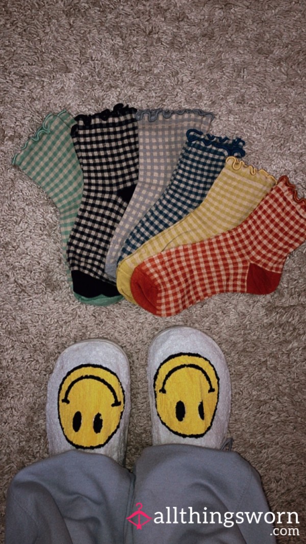 CHECKERED SOCKS