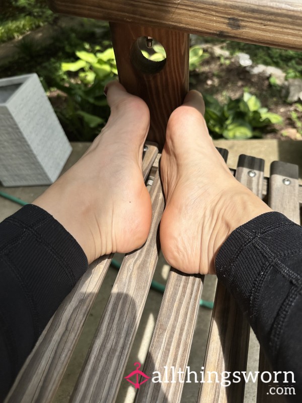 Clara’s S**y Feet-extra TLC Included In Every Purchase!