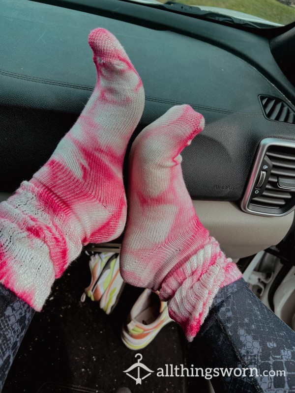 📬sealed & Ready To Ship ~ Tie Dye RED & White Slouch Socks