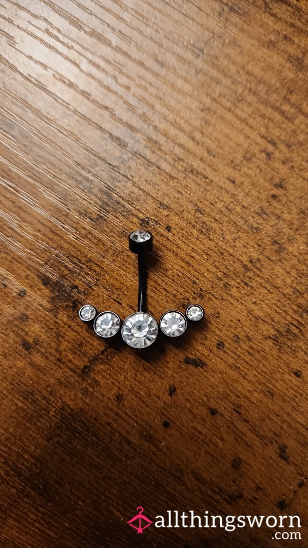 🍙 Clear Rhinestone And Black Metal Belly Bu*ton Ring 🍙