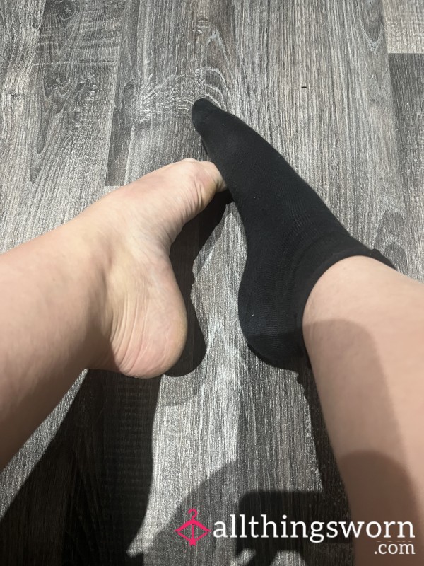 Come And Tend To My P**r Aching Feet 😛