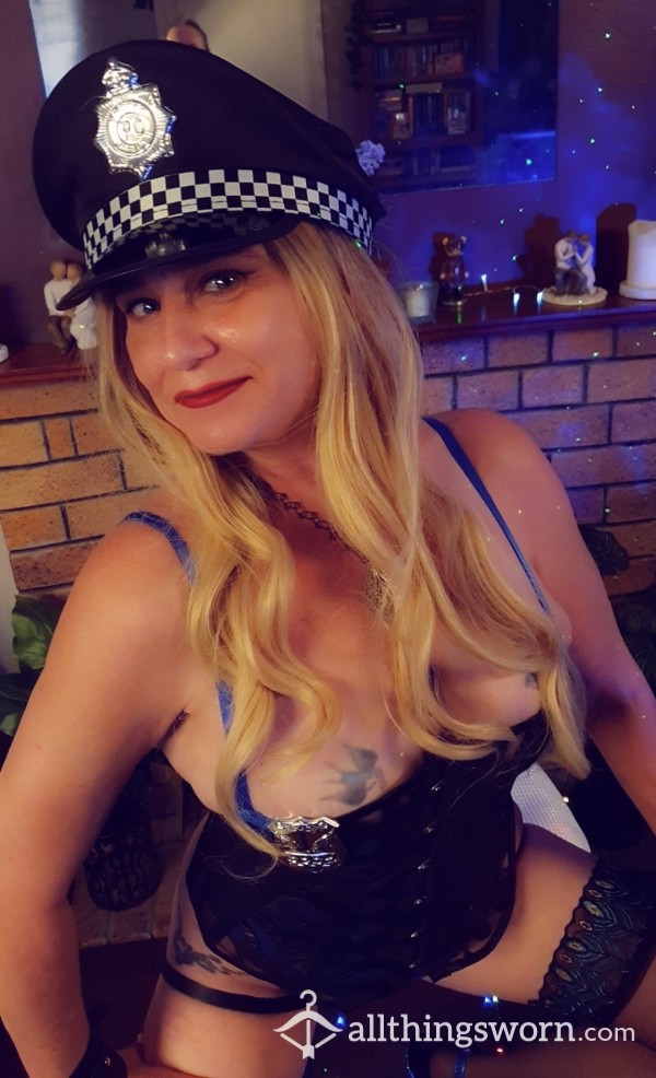 Come Get Arrested By 's**y Contstable Milfshake' ⚖️ And Listen To My S**y Aussie Accent Read You Your Rights #s**yscent #sensualands**y #s**yandfun 🖤 #originalidea