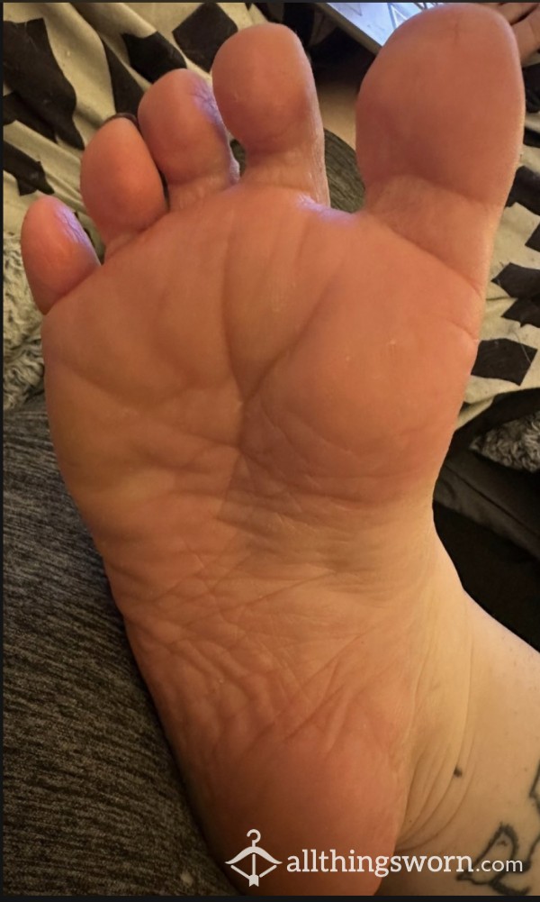 Come Take A P**p At These Soles 👀