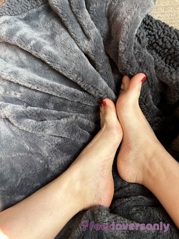 S**y Cozy Bare Feet, 5 Pics For $20