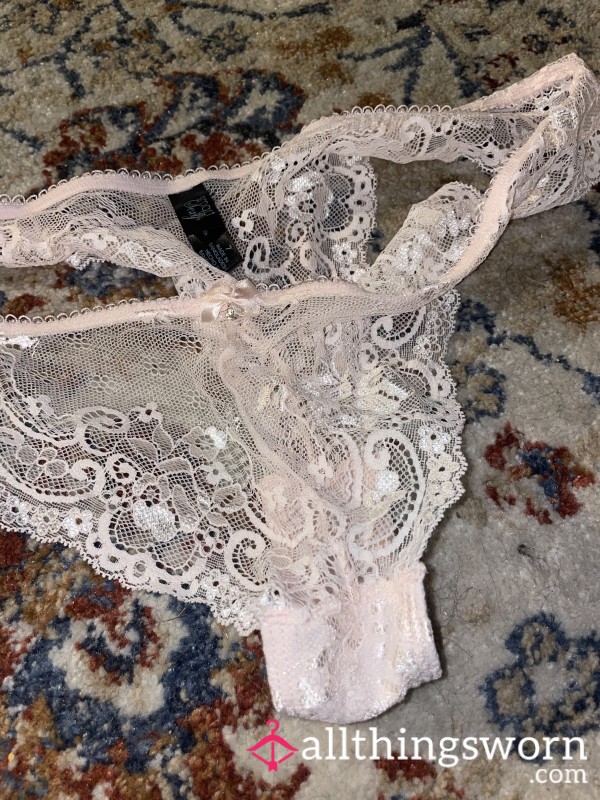 Creamy Lacey With Bow And Diamond 💎 In The Center Thong