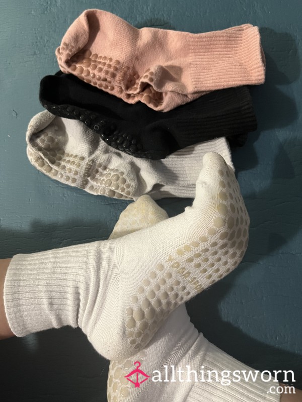 Crew Ribbed Grippy Yoga Socks 🧘🏼‍♀️🎀