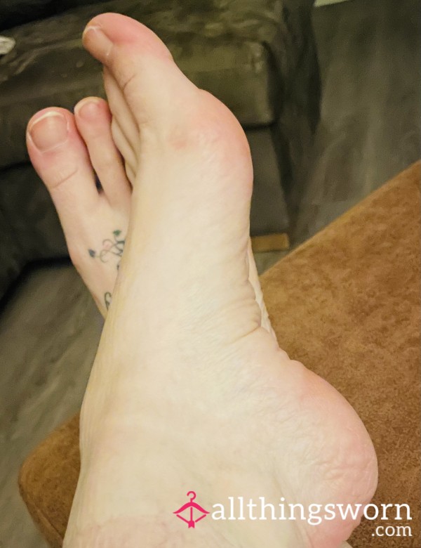 Custom 30 Mins One On One Live Video Time With My Beautiful UK Size 9 Feminine Feet