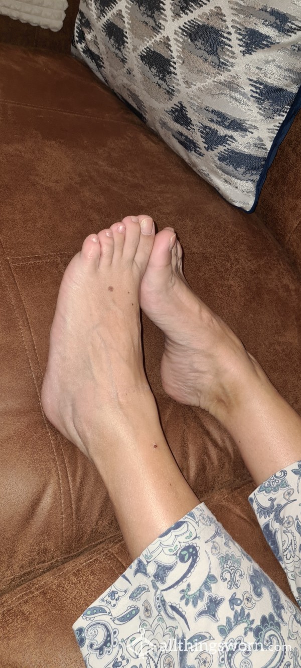 Custom Feet Pics For You