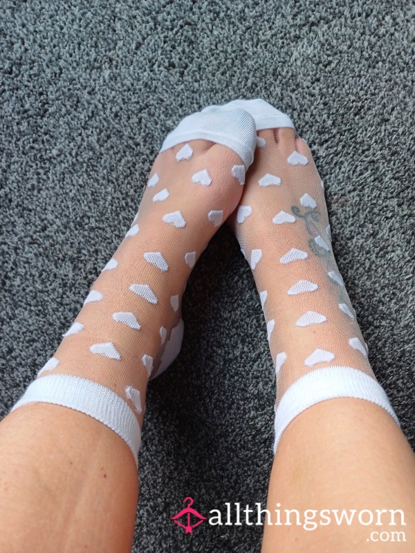 Cute Mesh Socks With White Heart Detail