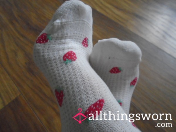 (A)⭐READY TO POST⭐🍓Cute Strawberry Socks🍓