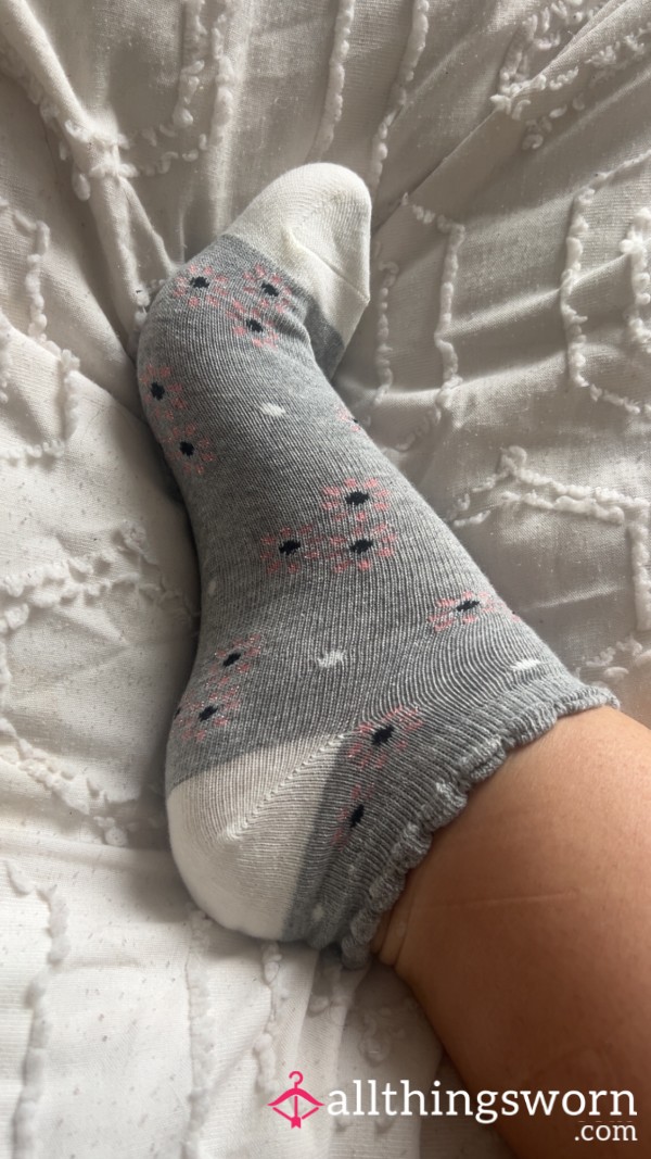 Cute Worn Girly Flor*l Socks