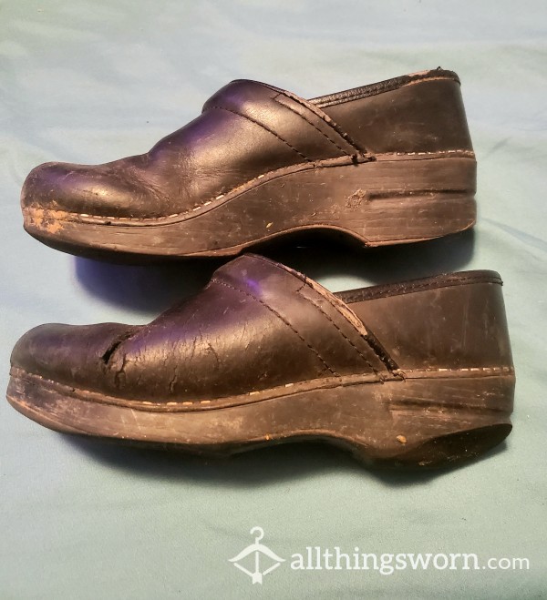 Decade Old Dansko Clogs Size 6