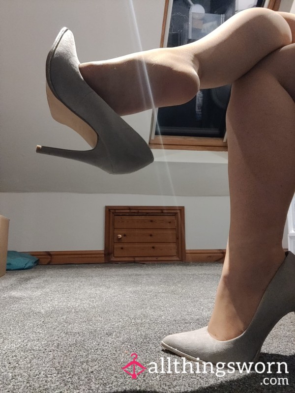 Delicious Shoe Dangling 👠