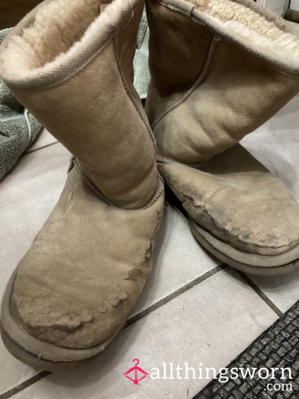 Destroyed Minnetonka Brand Ugg Style Boots