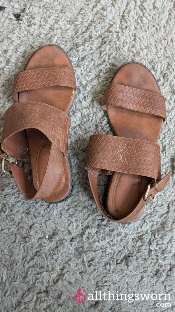 Destroyed UK6 Sandals