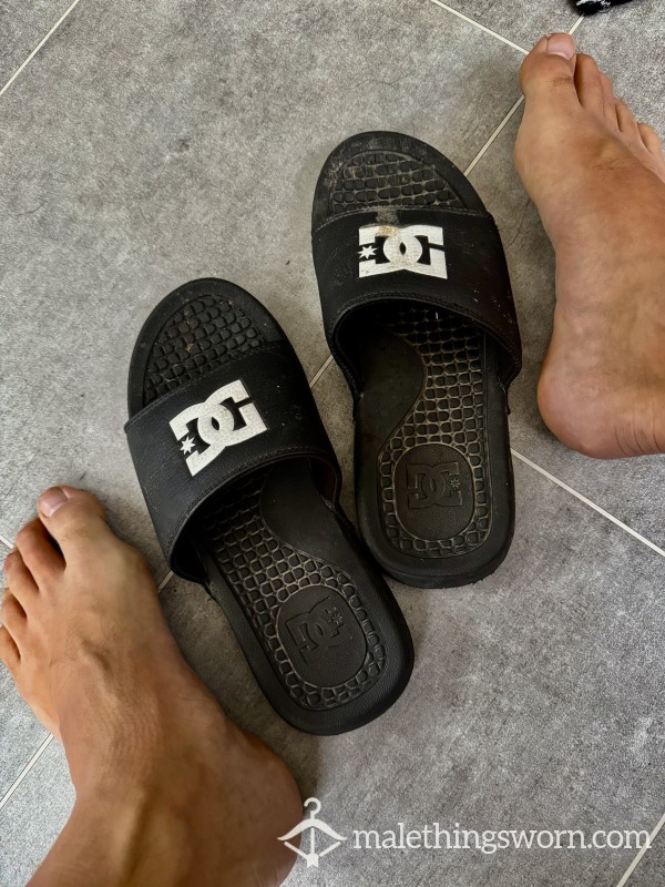 D&G DOLCE & GABANA BLACK SLIDERS UK 9 MAN SCENT ALPHA SWEATED SKUNKED 💪🏽👍🏽🍑 🍆💧💧💧👅 📦 🤪✅