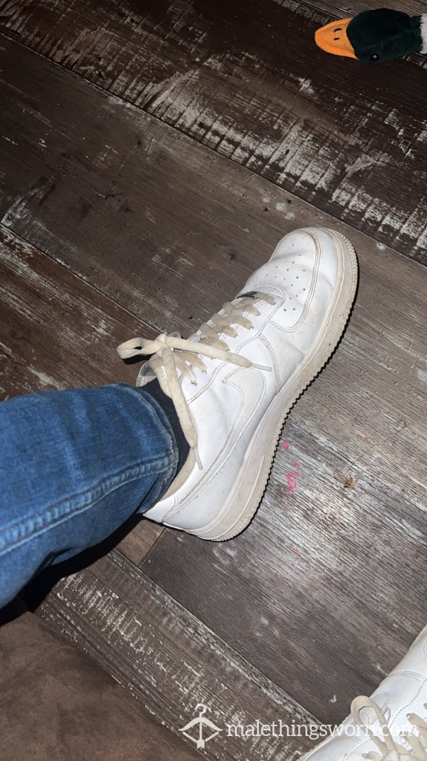 Dirty Smelly Nike AF1’s