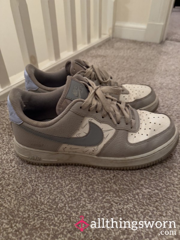 Dirty Stinky Airforce 1s😍