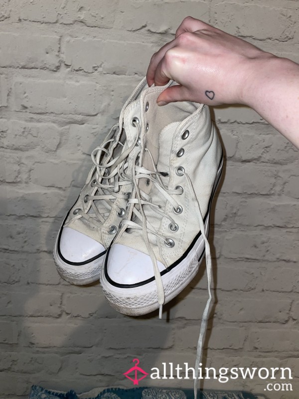 Dirty White Converse ! (Wellllllll-Worn)