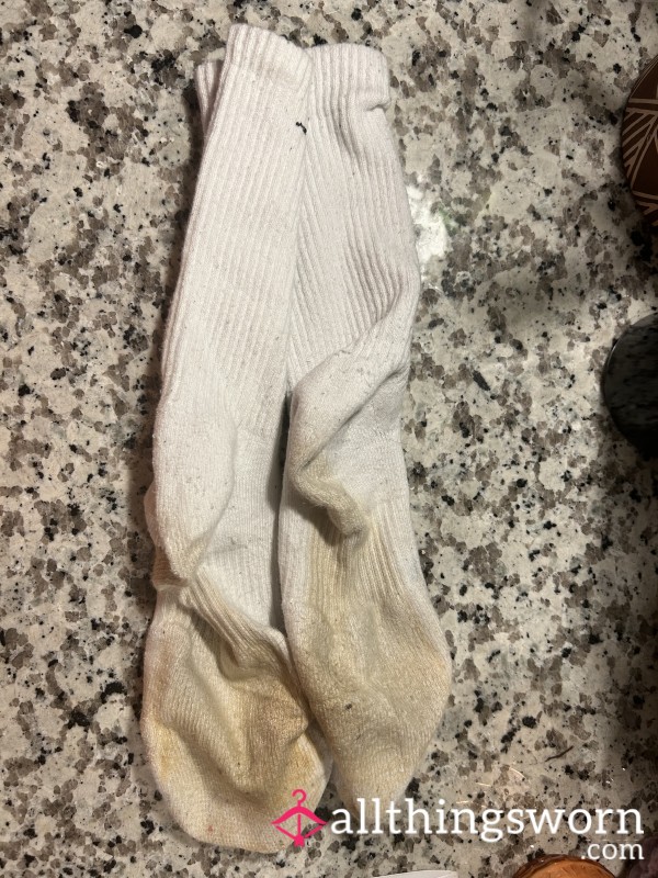 DIRTY WHITE NIKE SOCKS