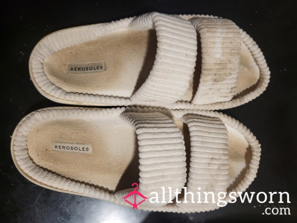 Gross Worn White Aerosoles Slide On Slippers - 1 Save