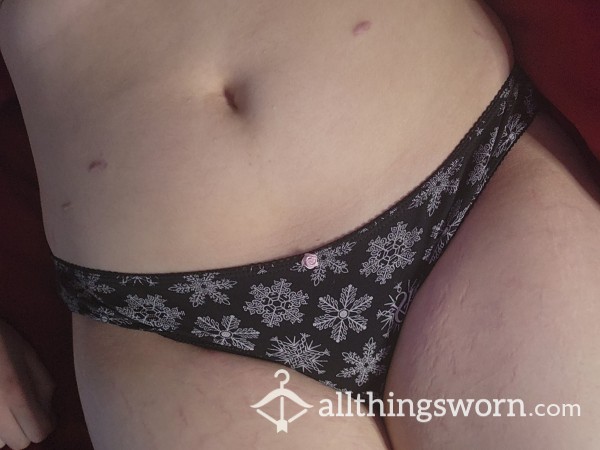 Discounted Victorias Secret Medium Black And White Snowflake Cotton Bikini Panties