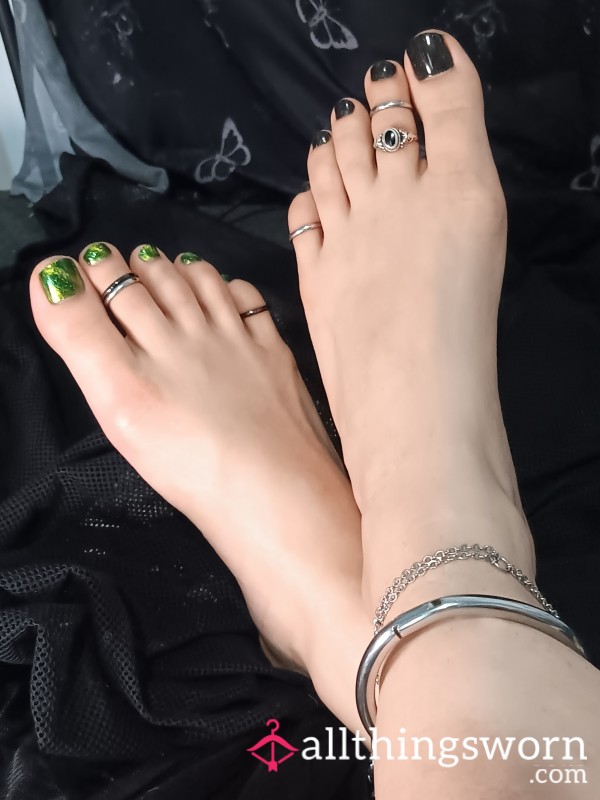 Displaying Bare Feet 💚