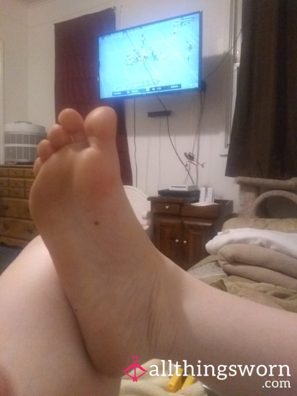 Do Ya Wanna See My Toes?