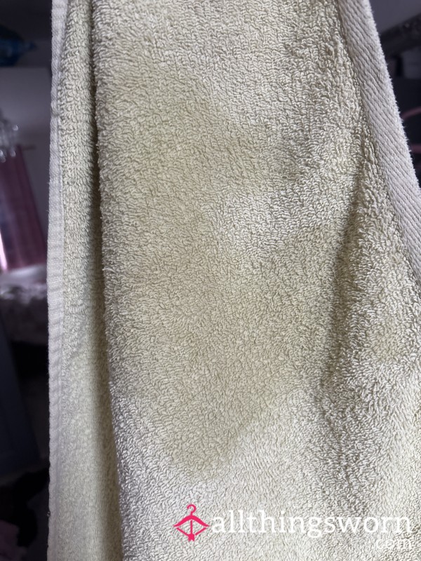 Drenched, Wet 💦 Green Towel. Plus Squirting Video