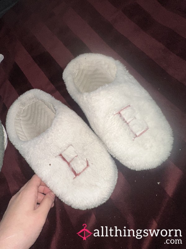 E Letter White Slippers